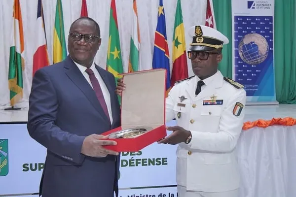 22 officiers supérieurs diplômés de l'école de guerre de Yamoussoukro
