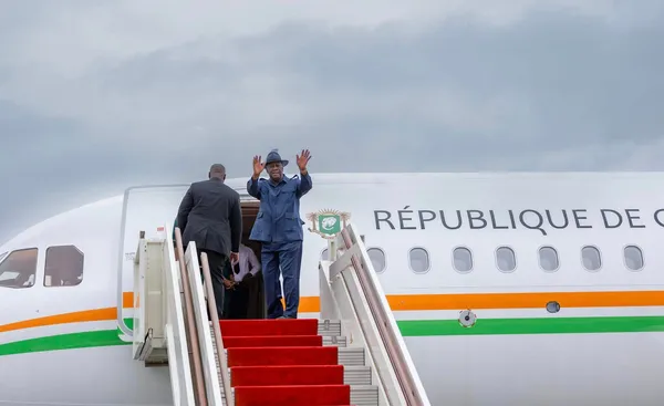 Alassane Ouattara, le président ivoirien en route pour la France le 17 juillet 2024