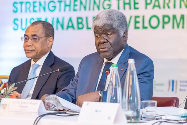 Beugré Mambé lors d'une table ronde organisée à Abidjan pour la lutte contre le changement climatique en Côte d'Ivoire le 5 j