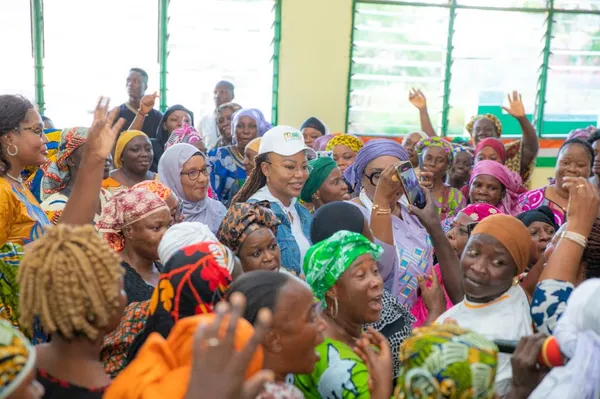 La ministre Nassénéba Touré renforce le pouvoir des femmes à Daloa : 2 000 femmes ambitieuses réunies pour l’autonomisation