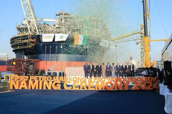 Pétrolier Baleine, Deux navires FPSO et FSO quittent Dubaï pour la Côte d'Ivoire