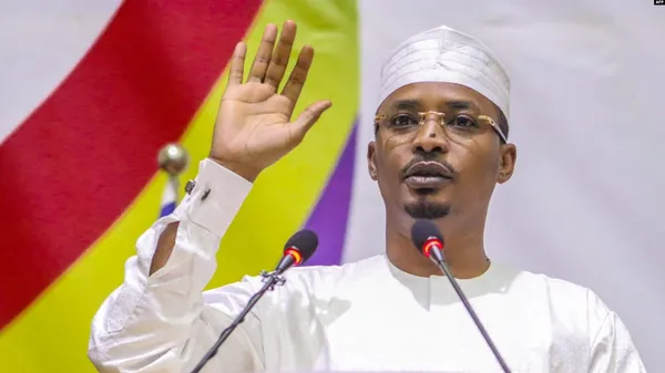 Mahamat Idriss Deby prête serment en tant que président de transition du Tchad, à N'Djamena le 10 octobre 2022