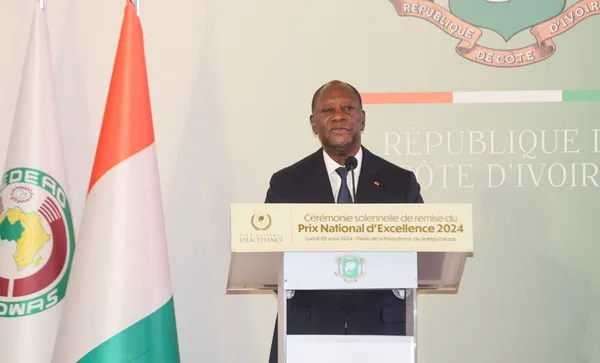 Alassane Ouattara lors de la remise du Prix national d'excellence 2024