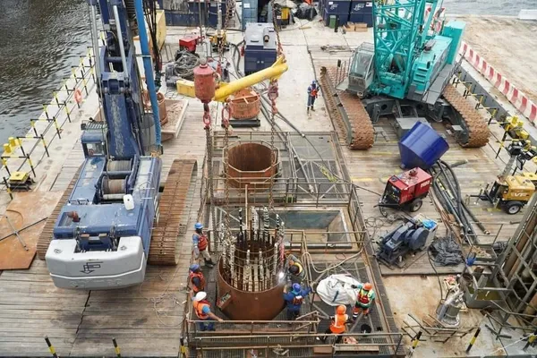 La construction du viaduc du Métro d'Abidjan