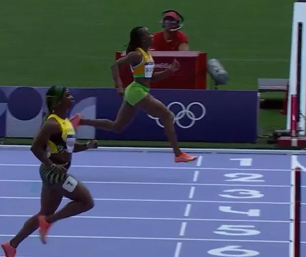 Marie-Josée Ta Lou lors des JO de Paris devant la Jamaïcaine Shelly-Ann Fraser-Pryce