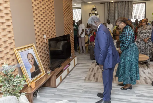 Myss Belmonde Dogo, aux côtés du Premier Ministre, a présenté ce 15 août 2024 les condoléances du Président Ouattara après l'