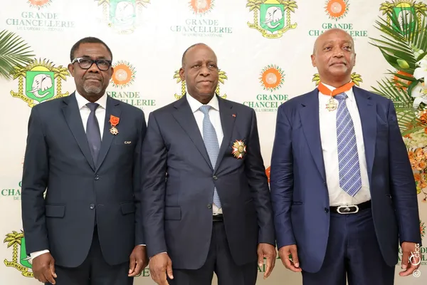 La Côte d'Ivoire décore le président et le SG de la CAF
