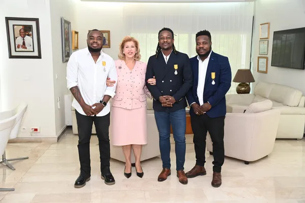 Le groupe Zouglou Révolution chez Dominique Ouattara