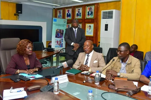 Mariatou Koné rencontre les syndicats
