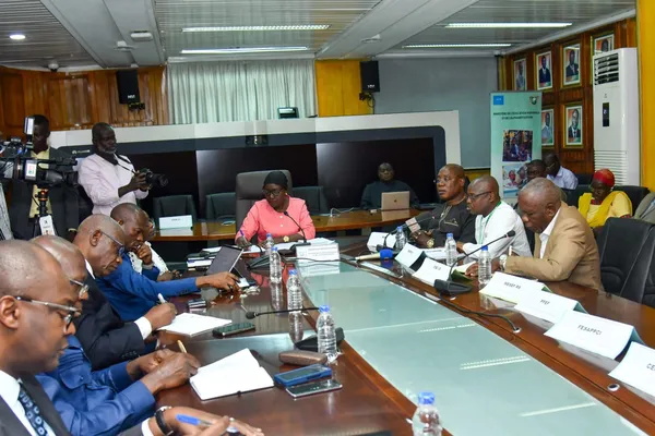 La grève des enseignants en Côte d'Ivoire est rejetée par le MIDD, le SYNEPPCI et le CSE-ID