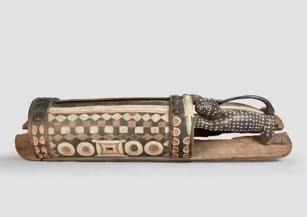 Le tambour parleur Djidji Ayôkwé