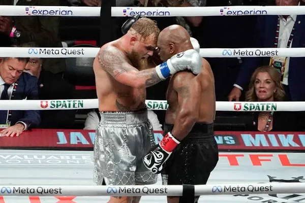 Mike Tyson affronte Jake Paul