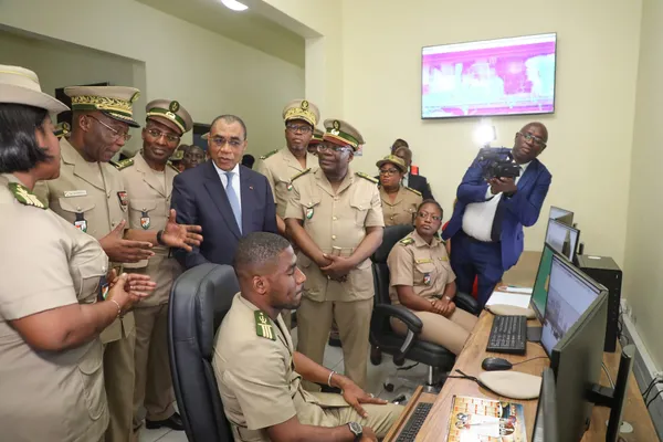 Mobilisation des recettes : le ministre Adama Coulibaly en visite nocturne aux services douaniers