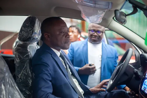 KPANDJI : le ministre Amadou Koné sous le charme de la 1ère marque automobile « Made in Côte d’Ivoire »