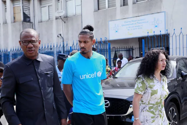 CHU Treichville : Quand Sébastien Haller soutient les nouveau-nés ivoiriens