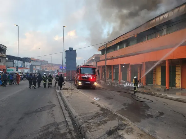 Le GPS de Guillaume Soro dénonce l’incendie du marché Petit Lomé à Adjamé et critique les politiques du RHDP