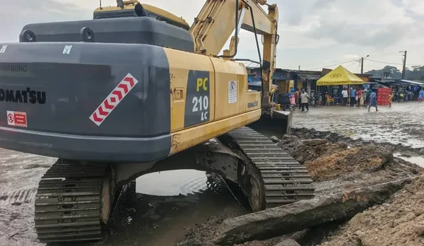 Travaux de bitumage dans le 21ᵉ arrondissement d'Abobo