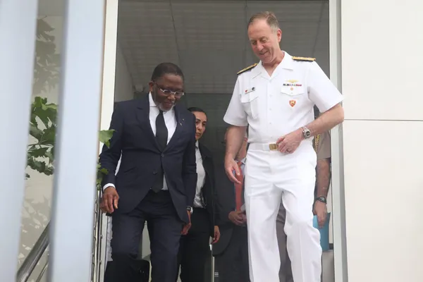 Coopération militaire Côte d’Ivoire-États-Unis : l’Amiral américain George Wikoff en visite à Abidjan