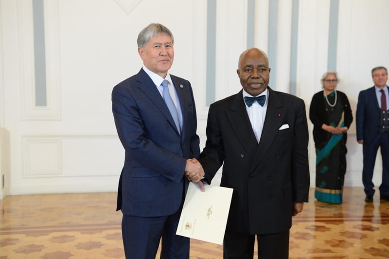 Bernard Tanoh-Boutchoué ici avec le président du Kirghistan