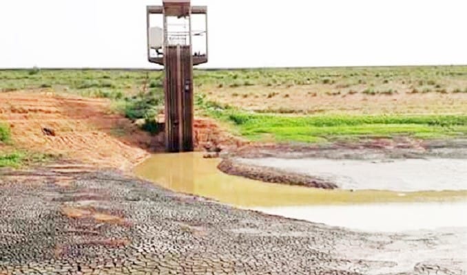 La rumeur a été alimentée par la ^énurie d'eau à Bouaké, consécutive au tarissement de la Loka