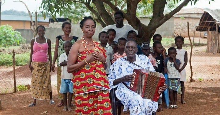 Allah Thérèse, en compagnie de N'Goran la Loi