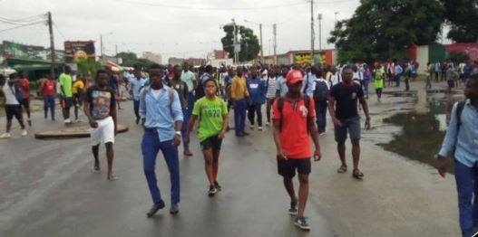 Les étudiants ont bloqué pendant des heures, l'accès au 3è pont Henri Konan Bédié