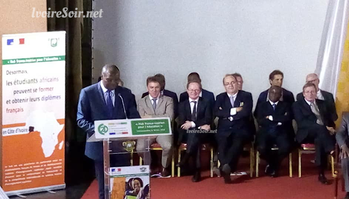 Mabri Touakeusse s'adressant à l'assemblée