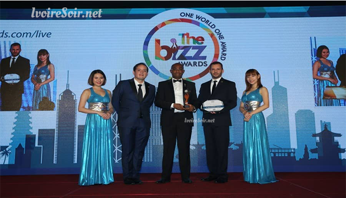 Arnaud Essoh, DG de Victoire Immobilier primé à Hong Kong, lors des Awards "The Bizz"