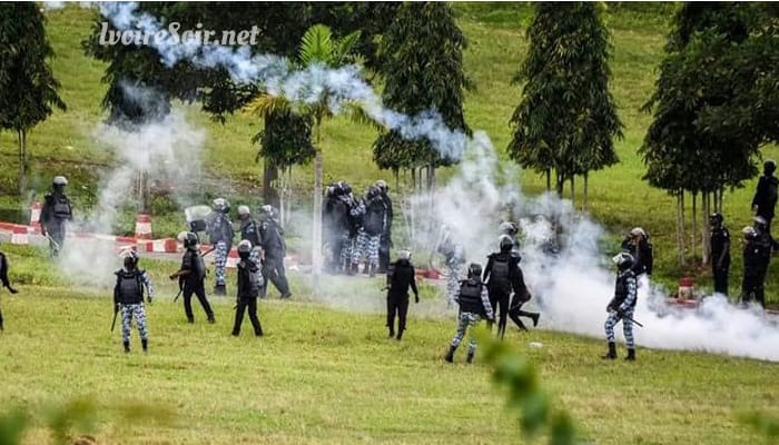 Les policiers ont usé de gaz lacrymogène, pour disperser des militants de la Fesci, dans les jardins de l'université de Cocod