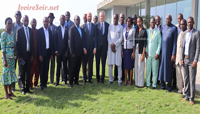 Les participants à l'atelier sur la démographie et le développement économique à Conakry en Guinée