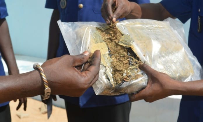 Côte d’Ivoire : deux dealers de drogue arrêtés au cimetière de Yopougon