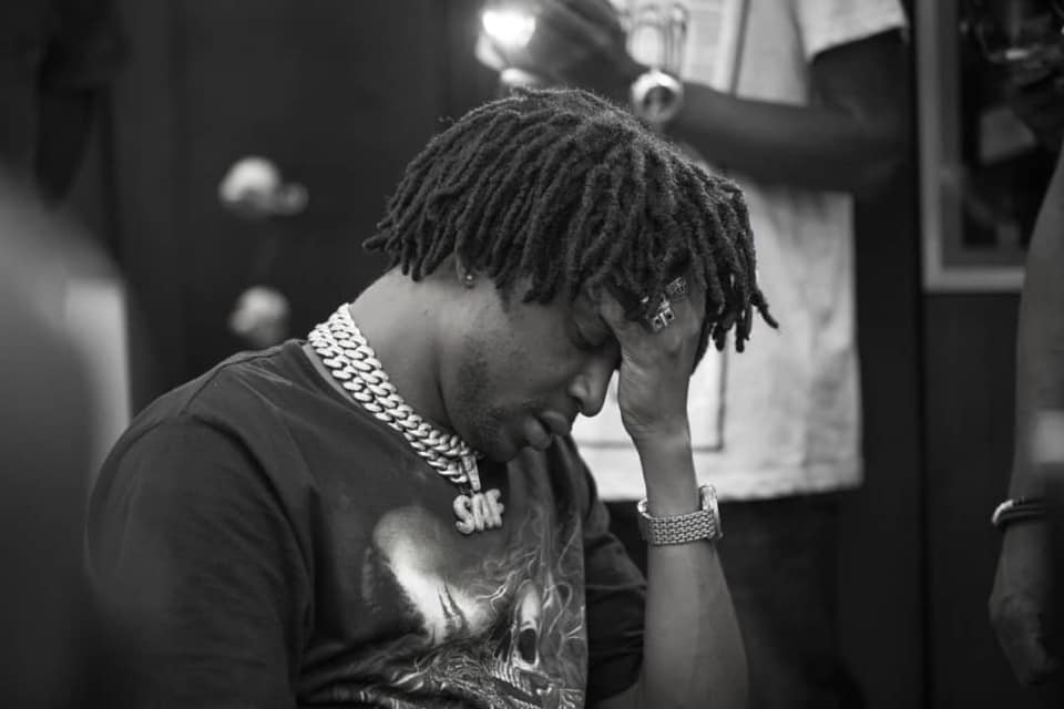 Safarel Obiang sur le lieu de l'accident de DJ Arafat