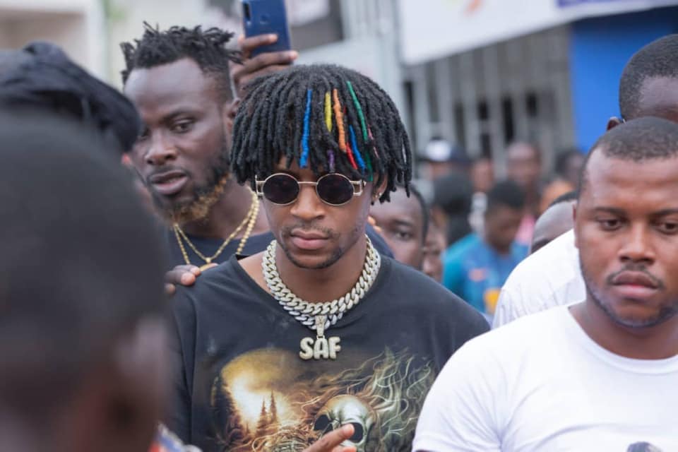 Des dizaines de motards et Safarel Obiang ont pris d'assaut le samedi 17 août 2019, le lieu de l'accident de DJ Arafat. (Photos)