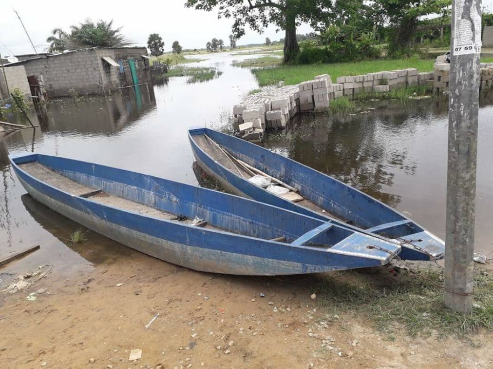 images de Grand-Bassam sous les eaux après des inondations