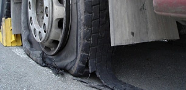 M’Bahiakro: l’apprenti d’un camion tué par l’explosion de son pneu