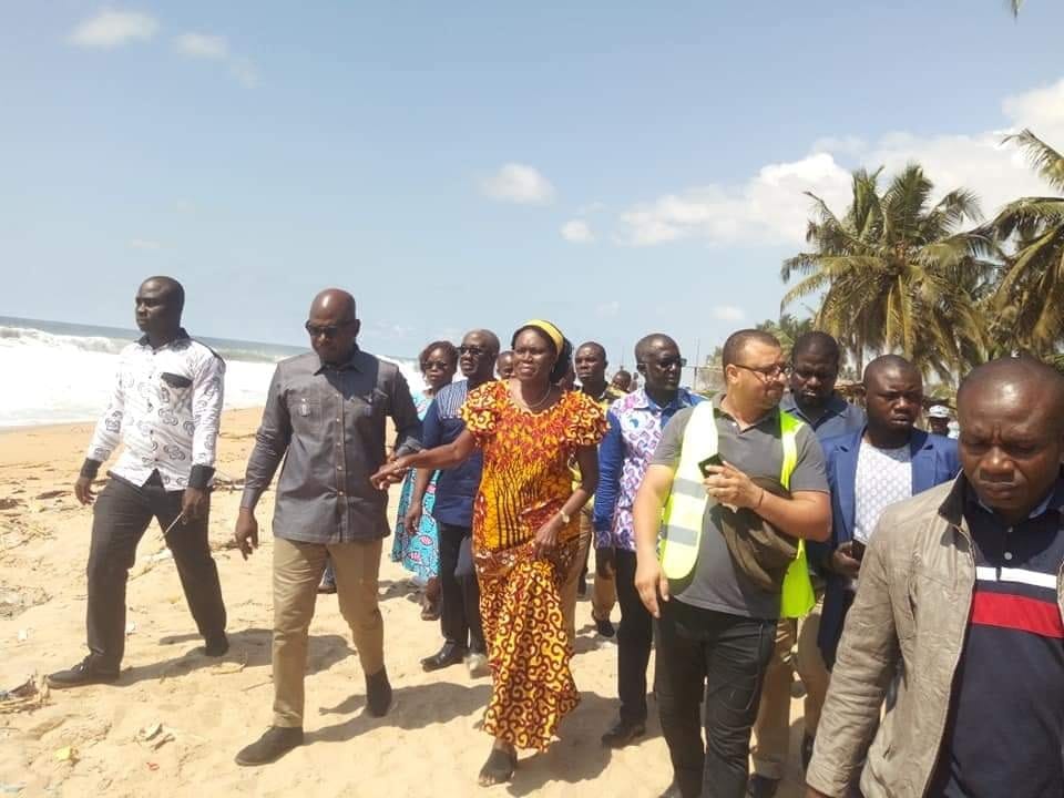 Simone Gbagbo aux côtes des sinistrés des inondations de Bassam
