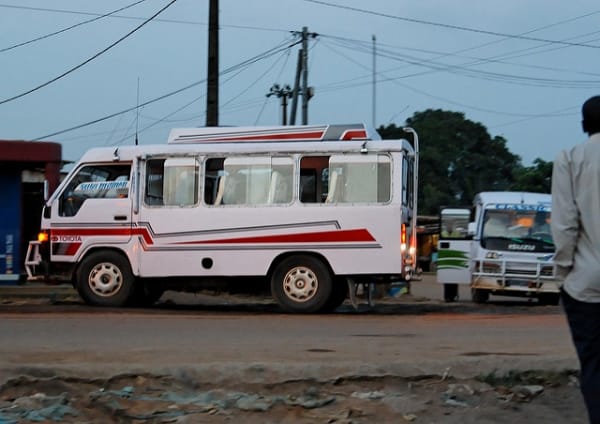 Gbakas, véhicule de transporte des personnes en Côte d'Ivoire