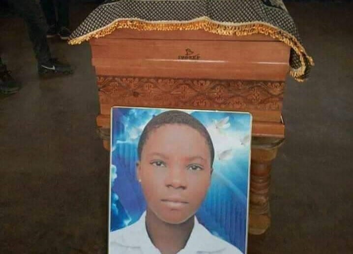 Inhumation de l’élève de Dimbokro, tuée par balles, par un policier