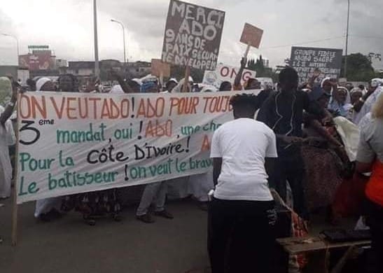 Manifestations à Abobo pour demander un 3e mandat à Ouattara