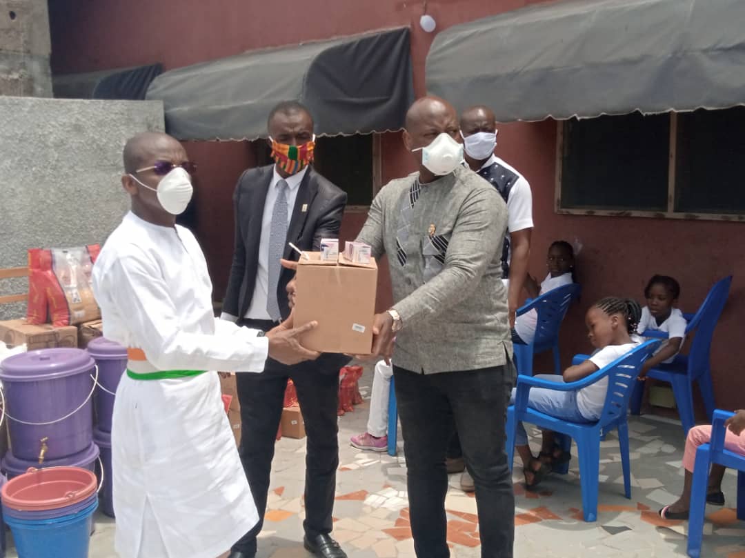 Synergie 2020 fait des dons à l’orphelinat d’Azuretti
