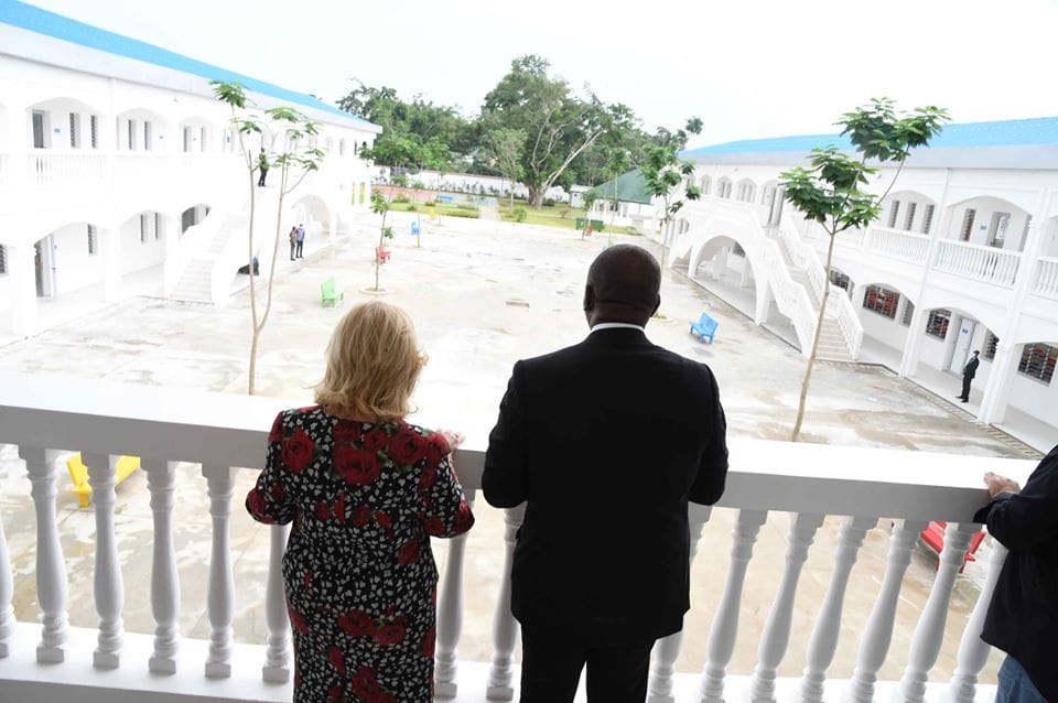 Hamed Bakayoko et Dominique Ouattara au groupe scolaire d'excellence d'Abobo