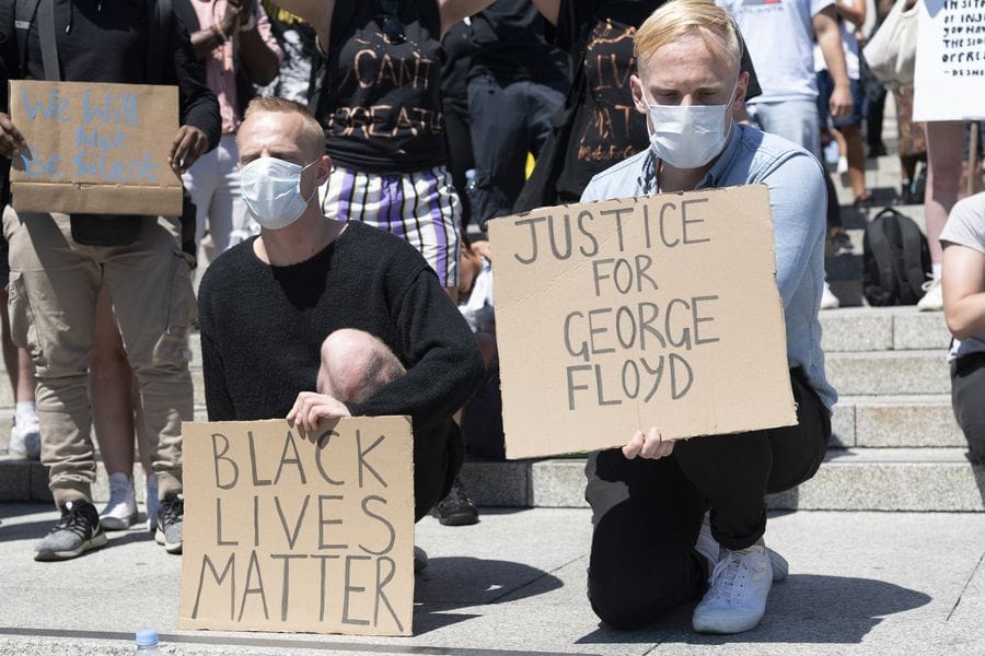 Des milliers de personnes défient l’interdiction des rassemblements de masse au Royaume-Uni pour protester contre la mort de George Floyd – Actualités 01/06/2020
