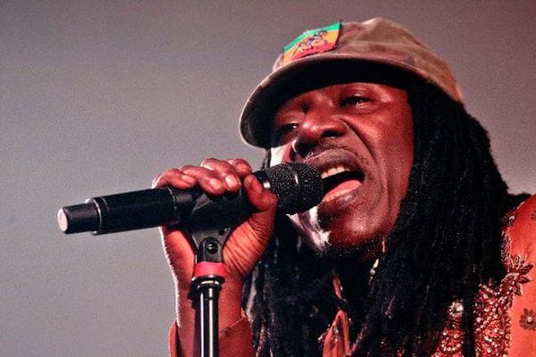 3è mandat de Ouattara en 2020: Alpha Blondy accuse Bédié « Si le pays sombre, ça sera vous le responsable »