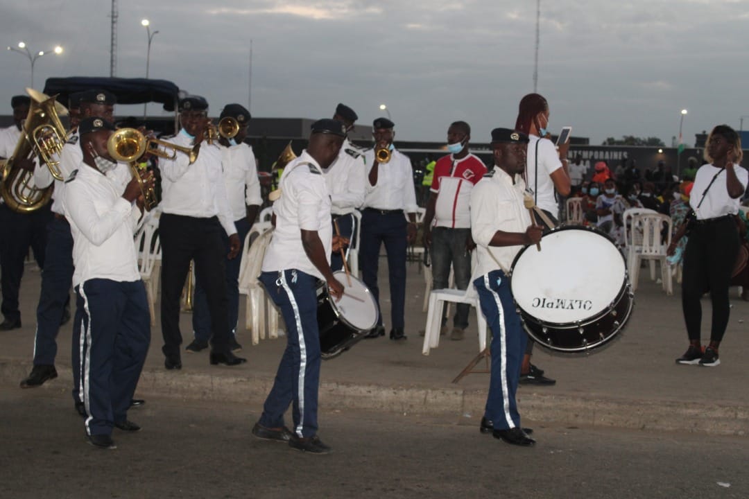 Alassane Ouattara candidat : liesse populaire à Abobo, en images