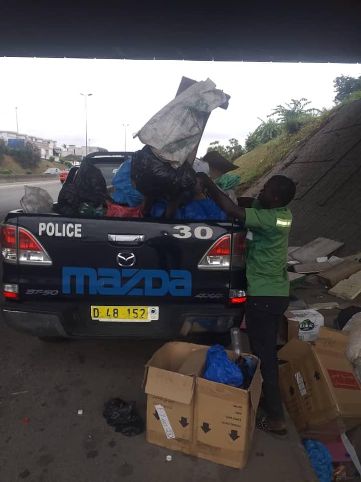 Abidjan : des squatteurs sous un pont déguerpis par la police