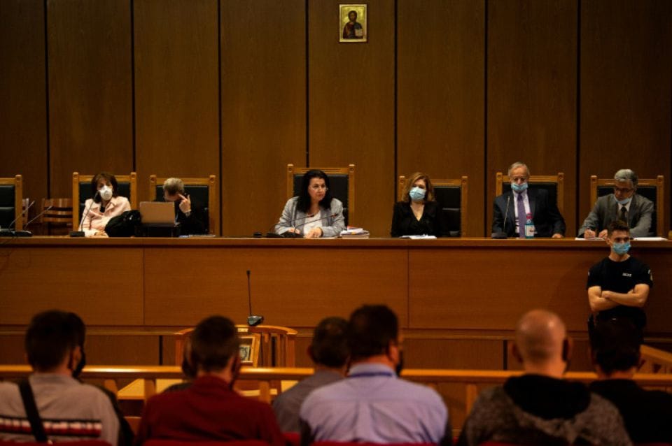 Les chefs du parti d’extrême droite grec Aube dorée condamnés à 13 ans de prison