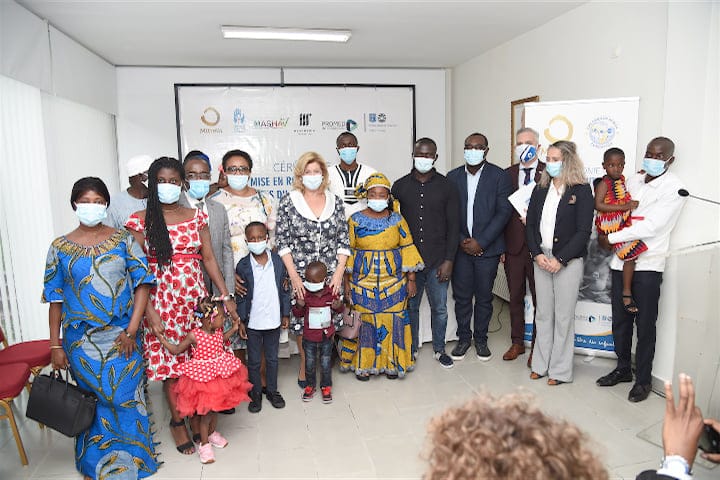 Dominique Ouattara prend en charge 5 enfants atteints de malformation cardiaque