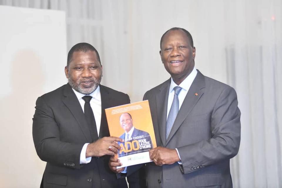 Remise des feuilles pour la Campagne de Ouattara