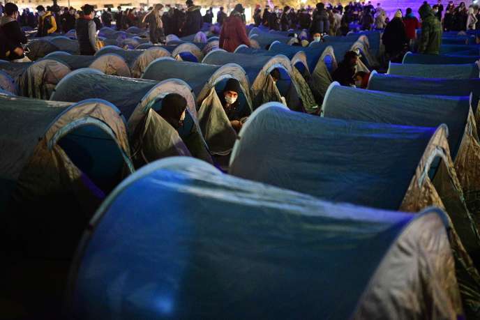 France: un camp de migrants démantelé à Paris