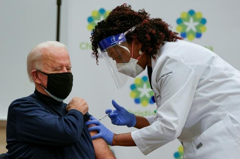 Vaccin contre le covid-19 : Joe Biden reçoit une seconde dose